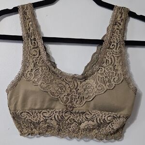 Zenana Outfitters Lace Bandeau in Green Size S/M With Removable Pads